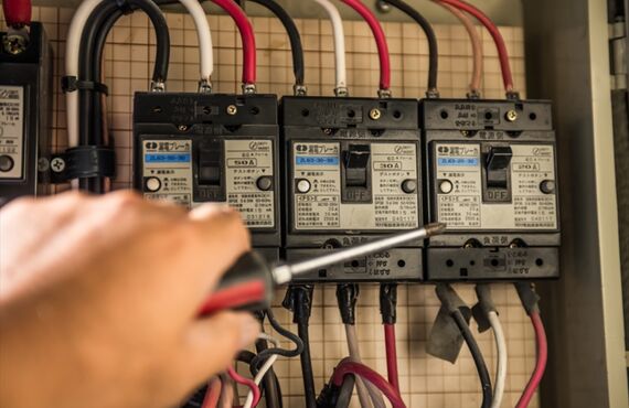 佐賀の施工業者で電気通信工事士として働く場合は高収入が期待できます